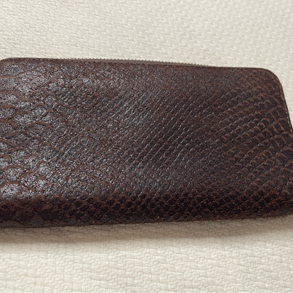 DKNY 100% genuine leather, this wallet is practically new, in great condition! - Picture 5 of 8